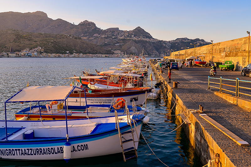 Descrizione e Servizi - Alberghi 4 stelle a Giardini Naxos